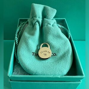 🌸🌸 Authentic Tiffany & Co. Class of ‘08 Round Lock Charm